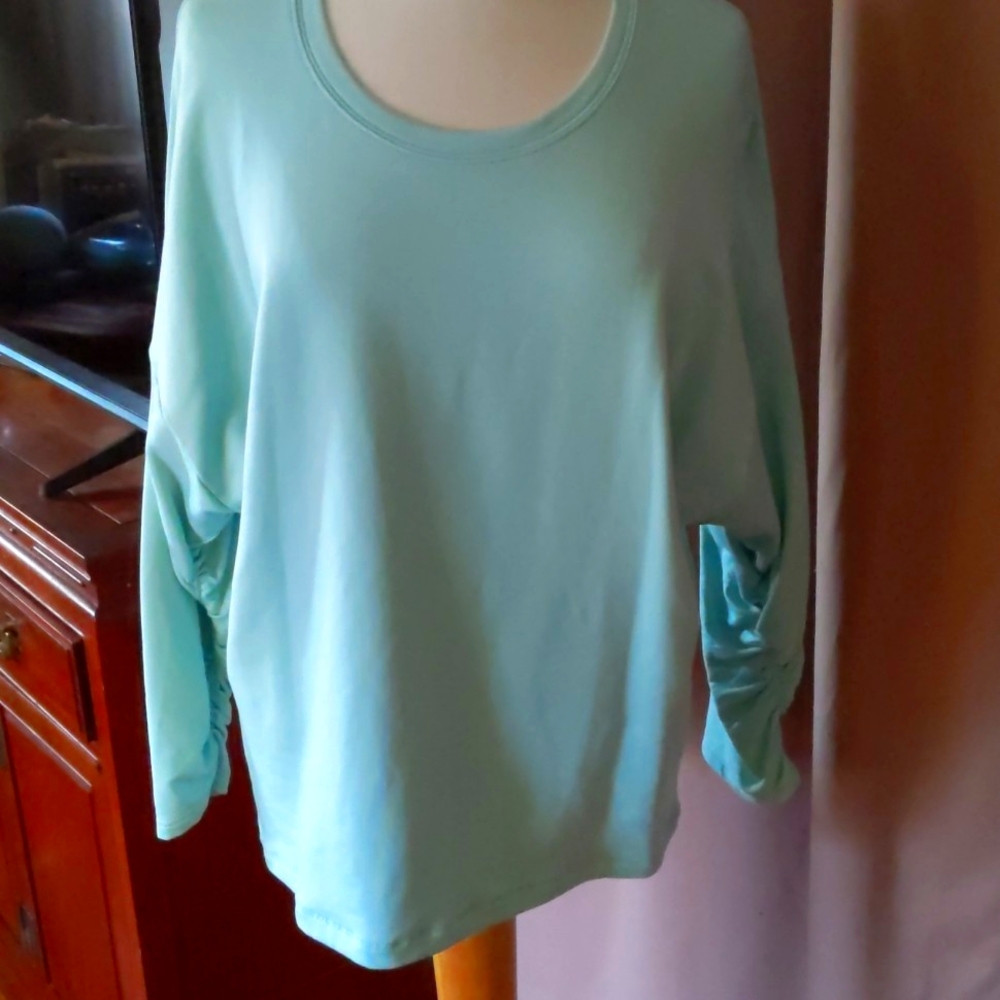 Athleta Pullover l/s